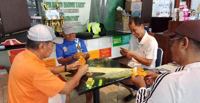 Majelis Ulama Indonesia (MUI) menilai permainan domino bukan judi dan berpeluang menjadi cabang olahraga nasional