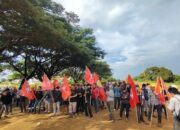 Warga Demo PT Huadi Bantaeng