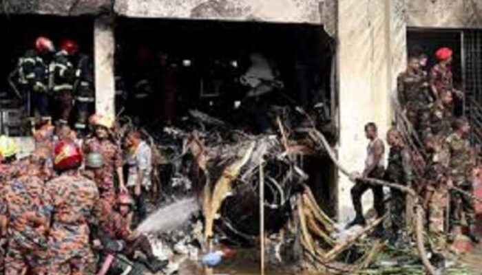 Tragedi Udara di Bangladesh: Jet Tempur Jatuh di Kampus, 20 Tewas