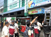 Pemkot Makassar Bongkar Sejumlah Reklame