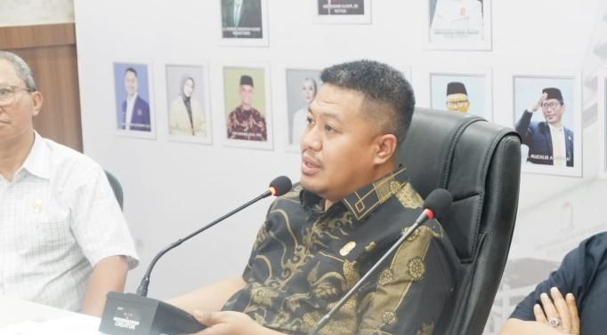 Ketua Komisi D DPRD Makassar Ari Ashari Ilham menyebut Program Seragam Gratis bukti pemerintah di tengah masyarakat