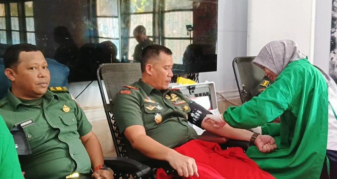 Memanfaatkan momentum Hari Ulang Tahun Kemerdekaan Republik Indonesia, Kodim 1408/Makassar gelar donor darah selama dua hari.