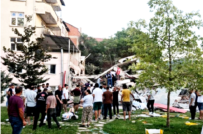 Gempa di Turki berkekuatan 6.1 skala richter meruntuhkan 16 Bangunan terjadi pada Minggu (10/8/2025) malam