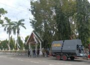 Warga Kepung Kantor Bupati Bone