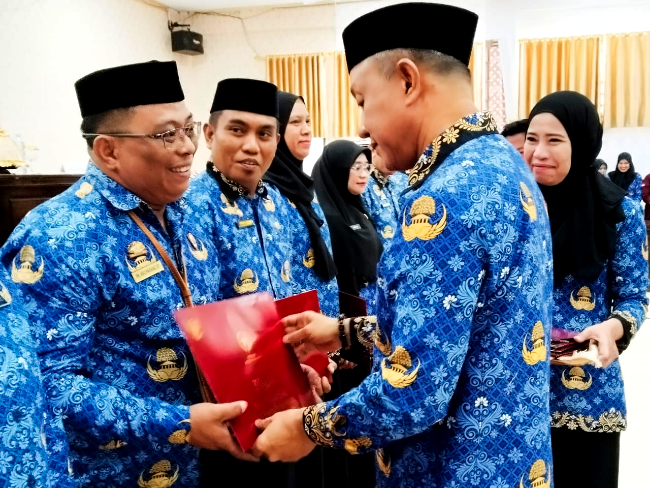 149 ASN di Selayar Terima Penghargaan Satyalancana Karya Satya dan penghargaan masa purna bakti diserahkan Bupati Selayar