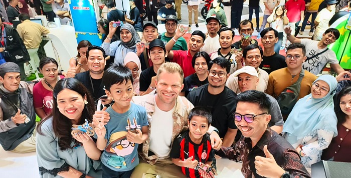 PT Federal International Finance atau FIFGROUP dukung Kristian Jelajahi Nusantara dengan memberikan Honda CRF1100L Africa Twin DCT 2024