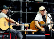 Iwan Fals dan Ebiet G. Ade Berudet Lagi, Merilis Lagu Ibu, setelah September lalu keduanya merilis lagi Titip Rindu Buat Ayah