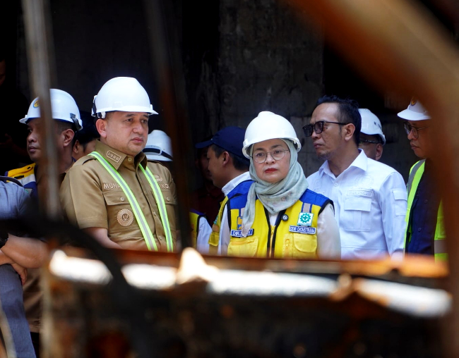 Kementerian PU Hitung Ulang Biaya Membangun Kembali Gedung DPRD Makassar setelah melakukan peninjauan lokasi