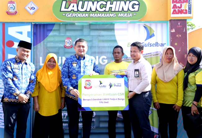 Pedagang Bunga di Pemakaman Dadi Dapat Bantuan Gerobak dari Pemerintah Kota Makassar melalui CRR Bank Sulselbar