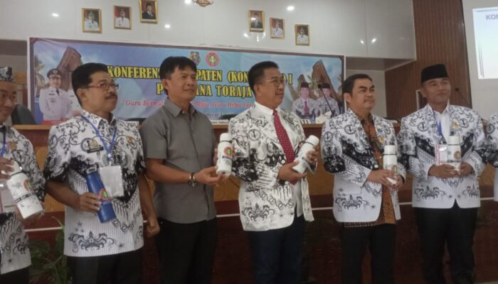 Bupati Zadrak Tombeg Membuka Konferensi Kerja PRGI Kabupaten Tana Toraja
