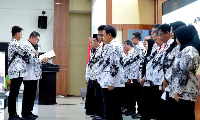 Appi Tegaskan PGRI Makassar Jangan Sampai Terlalu Sibuk Urusi Organisasi tegas Munafri dalam pengukuhan PRGI Kota Makassar