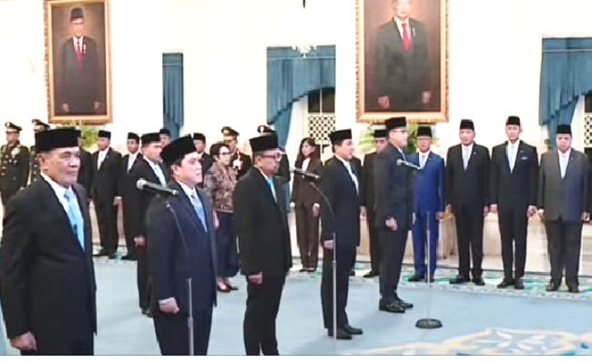 Djamari Chaniago Menko Polkam, Erck Thohir Menpora, Presiden Lantik Menteri dan Beberapa Pejabat di Istana Negara