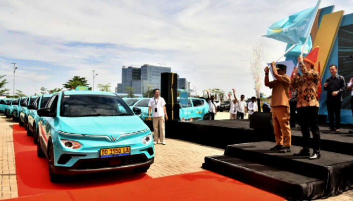 Taksi Listrik Resmi Beroperasi di Makassar