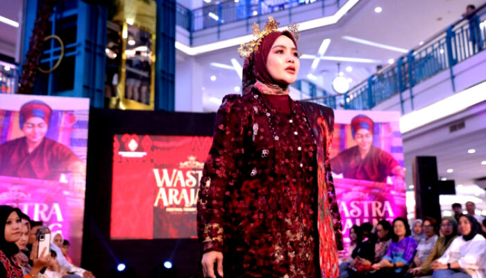 Tenun Lontara dan Tenun Bombang di Wastra Arajang 2025