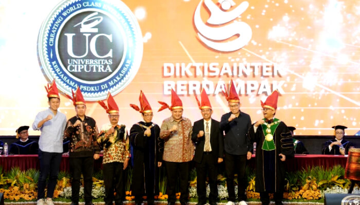UC Makassar Wisuda Perdana, Wali Kota Makassar Tantang Para Alumni