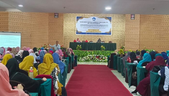 700 Guru Dan Kepala Sekolah TK Se Makassar Workshop