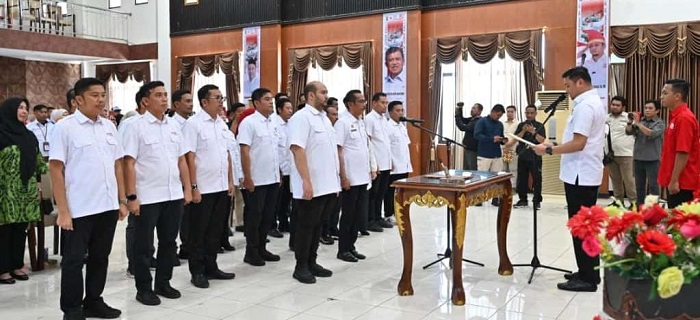 Ahmad Fauzan Guntur Ketua PMI Sinjai setelah prosesi pelantikan oleh Ketua PMI Sulsel Adnan Purichta Ichsan