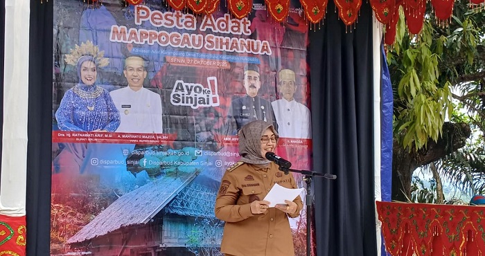 Masyarakat adat di Desa Tompobulu, Kecamatan Bulupoddo, Sinjai gelar Pesta Adat Mappogau Sihanua, Senin (27/10/2025)