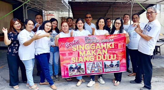 Sebagai wujud toleransi terhadap sesama, Jemaat Gereja Isa Almasih (GIA) Makassar bagikan makanan gratis sebanyak 300 porsi