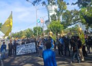 PMII Demo Di Depan Kantor Bupati Bone