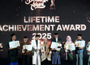 KH Ambo Dalle, KH Ali Yafie dan Bupati Bantaeng Terima Pesantren Award