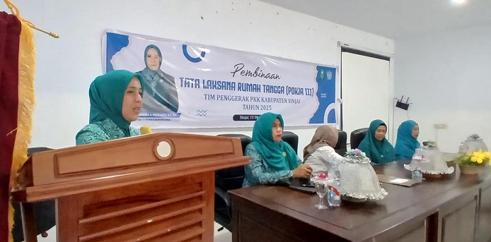 Tim Penggerak PKK Sinjai selenggarakan pembinaan Tata Laksana Rumah Tangga di Kantor PKK Sinjai, Rabu (15/11l0/2025)