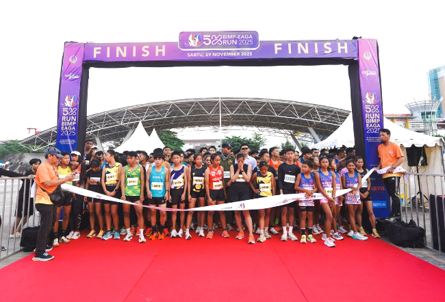 Peserta dari Lima Negera Meriahkan 5K BIMPNT-EAGA Sport Council berlangsung di Lapangan Karebosi Makassar, Sabtu (29/11/2025)