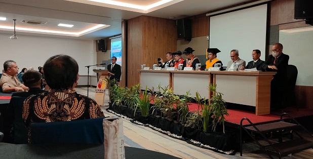 DIREKTUR Pusdiklat Jurnalis Online Indonesia (JOIN) Nasional Zulkarnain Hamson, S.Sos.,M.Si raih gelar Doktor Ilmu Komunikasi Unhas.