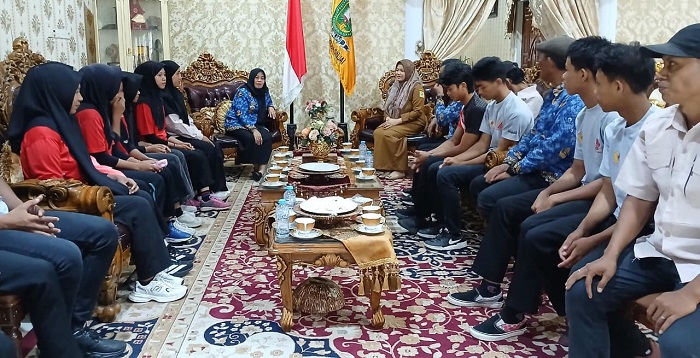 Bupati Ratnawati Arif lepas atlet Cabor FPTI Sinjai Ke Pra Porprov ke-19 tingkat Sulsel di Rumah Jabatan Bupati