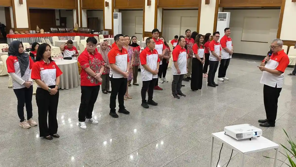 Ketua Pengurus Daerah Perhimpunan Indonesia Tionghoa Sulawesi Selatan, Peter Gozal lantik delapan pengurus Cabang INTI kota dan kabupaten