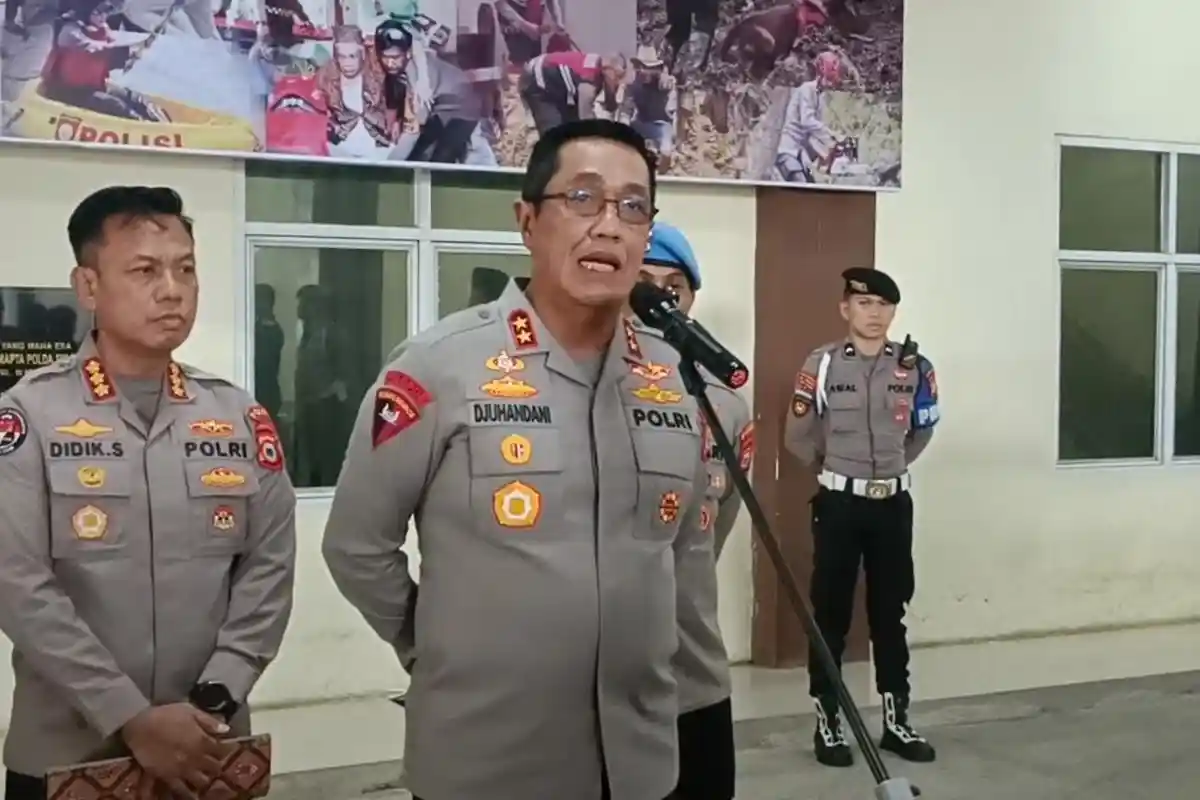 Kasus pidana dua guru SMA di Luwu Utara berbuntut panjang. Kapolda Sulsel perintahkan Propam periksa penyidik Polres Lutra.