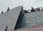 Angin Kencang Terbangkan Atap Rumah Warga Jl Rappokalling