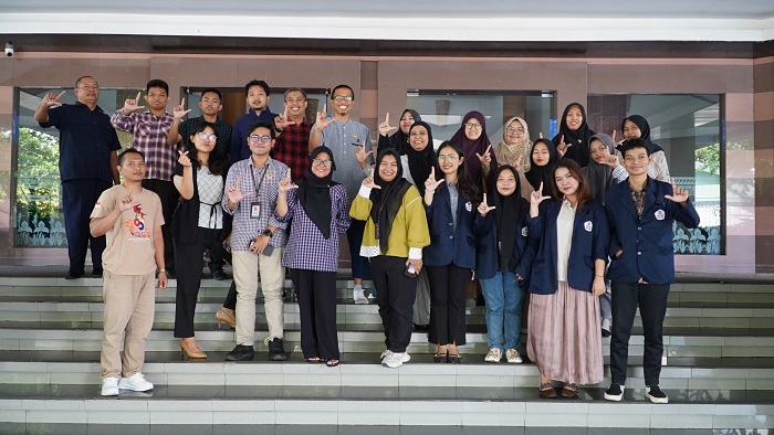 Mahasiswa magang di Pusjar SKMP perkenalkan inovasi aplikasi presesensi SIHADIR (Sistem Hadir Digital) dalam sebuah seminar