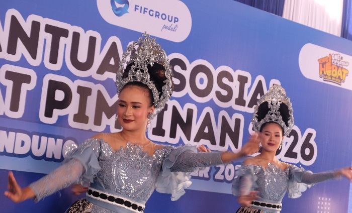 Anak perusahaan PT Astra International Tbk, FIFGROUP salurkan Rp216 juta bantu rumah ibadah lima agama di Bandung, Jawa Barat