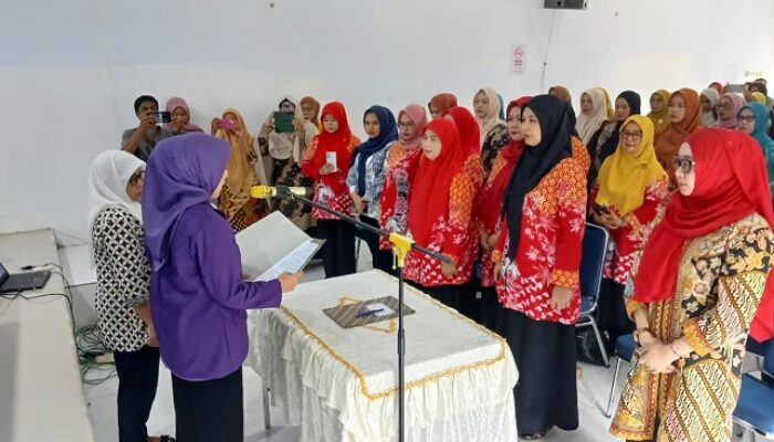Rozalina A Mahyanto Lantik Ketua TP Posyandu Se Kabupaten Sinjai