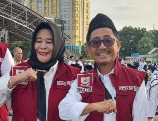 Pasangan suami istri ini terpilih sebagai Ketua RW dan Ketua RT di Kelurahan Karunrung, Kecamatan Rappocini, Makassar