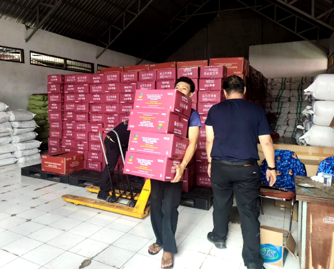Pemprov Sulsel Kirim Bantuan Bencana Sumatra dan Bantaeng berupa uang tunai untuk bencana Sumatra dan logistik untuk Bantaeng