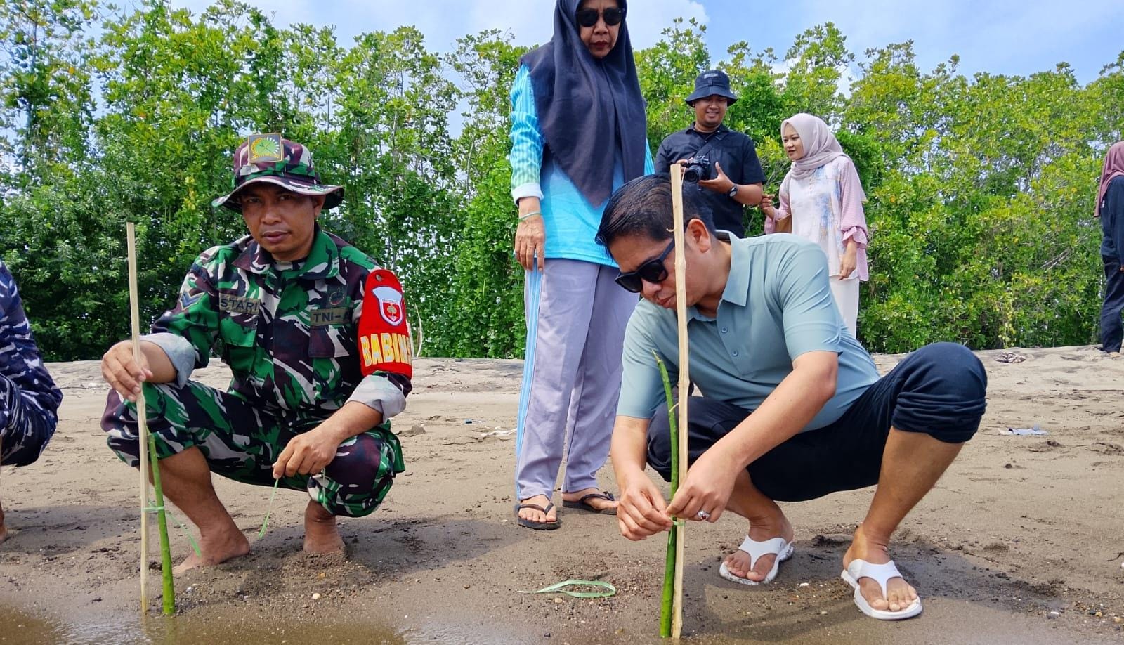 Himpunan Mahasiswa Program Studi Manajemen Sumber Daya Perairan atau HIMASDAP UMSi tanam 5000 pohon mangrove