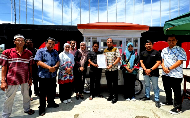 Menata Pantai Losari dengan Bantuan 80 Gerobak Pisang Epek dari Pemerintah Kota Makassar untuk pedagang pisang epek