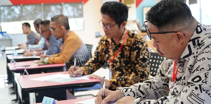 Pemkab Mamuju bertekad perbaiki kualitas pelayanan publik mulai dari hulu melalui kepemimpinan birokrasi yang kompeten