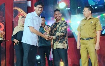 Bupati Sinjai dapat Anugerah KPID 2025 sebagai Kepala Daerah Peduli LPPL (Lembaga Penyiaran Publik Lokal).