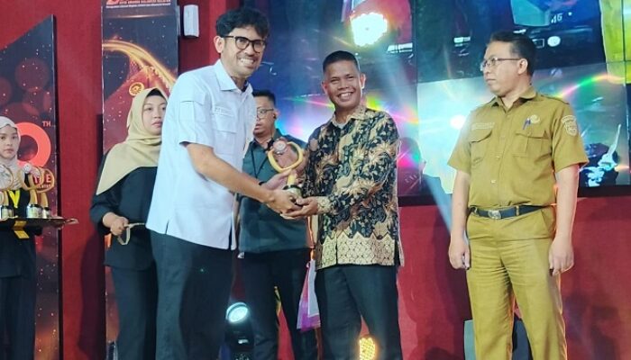 Bupati Sinjai Dapat Anugerah KPID 2025