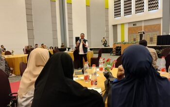 Pegawai bersama keluarga Balai Besar Guru dan Tenaga Kependidikan Sulawesi Suasana memadati Ballroom Maxone Hotel Makassar, Rabu (30/12/2025)
