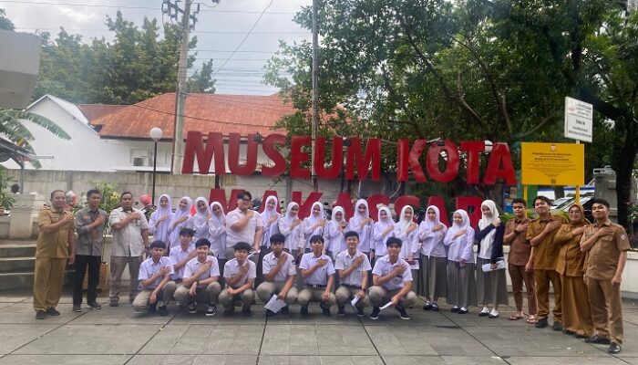 Murid SMA Islam Athirah 1 Makassar Pelajari Budaya Kearifan Lokal Di Museum Kota