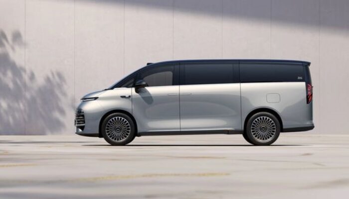 Geely Luncurkan Galaxy V900