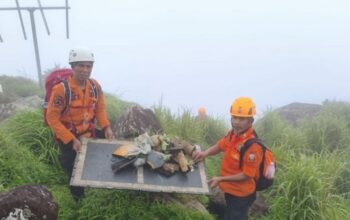SAR temukan serpihan Pesawat ATR 42-500 di Gunung Bulusaraung, perbatasan Kabupaten Pangkep-Maros, Minggu, 18 Januari 2026