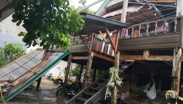 Angin Puting Beliung Rusak Rumah Warga Bulukumba