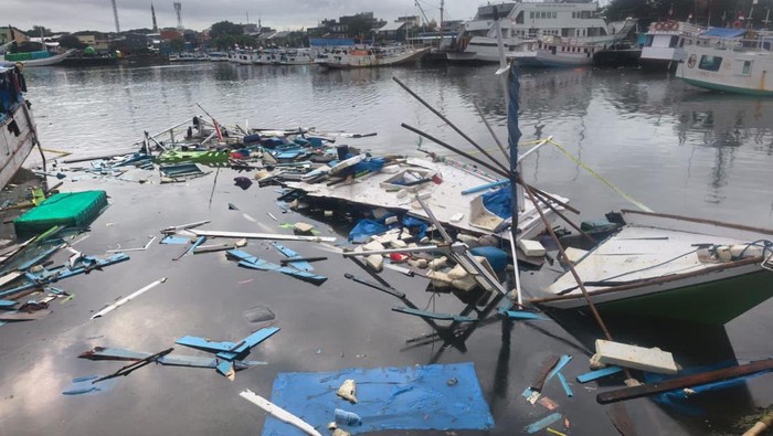 Sebuah kapal meledak di Pelabuhan Paotere Makassar, Selasa (3/2/2026) menyebabkan 10 korban luka dan menjalani perawatan di rumah sakit