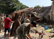 Satpol PP Makassar Tertibkan PKL Di Jl Sarappo