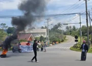 AMPLi Blokir Jalan Menuju Pelabuhan PT Vale